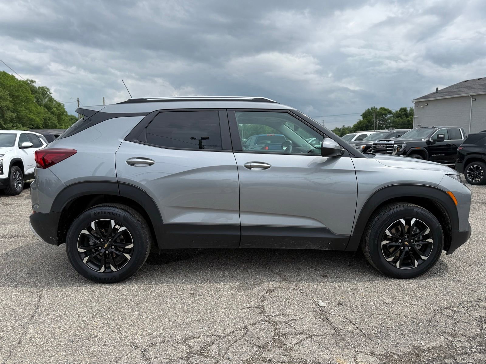 Used 2023 Chevrolet TrailBlazer LT w/ Convenience Package FWD image 9