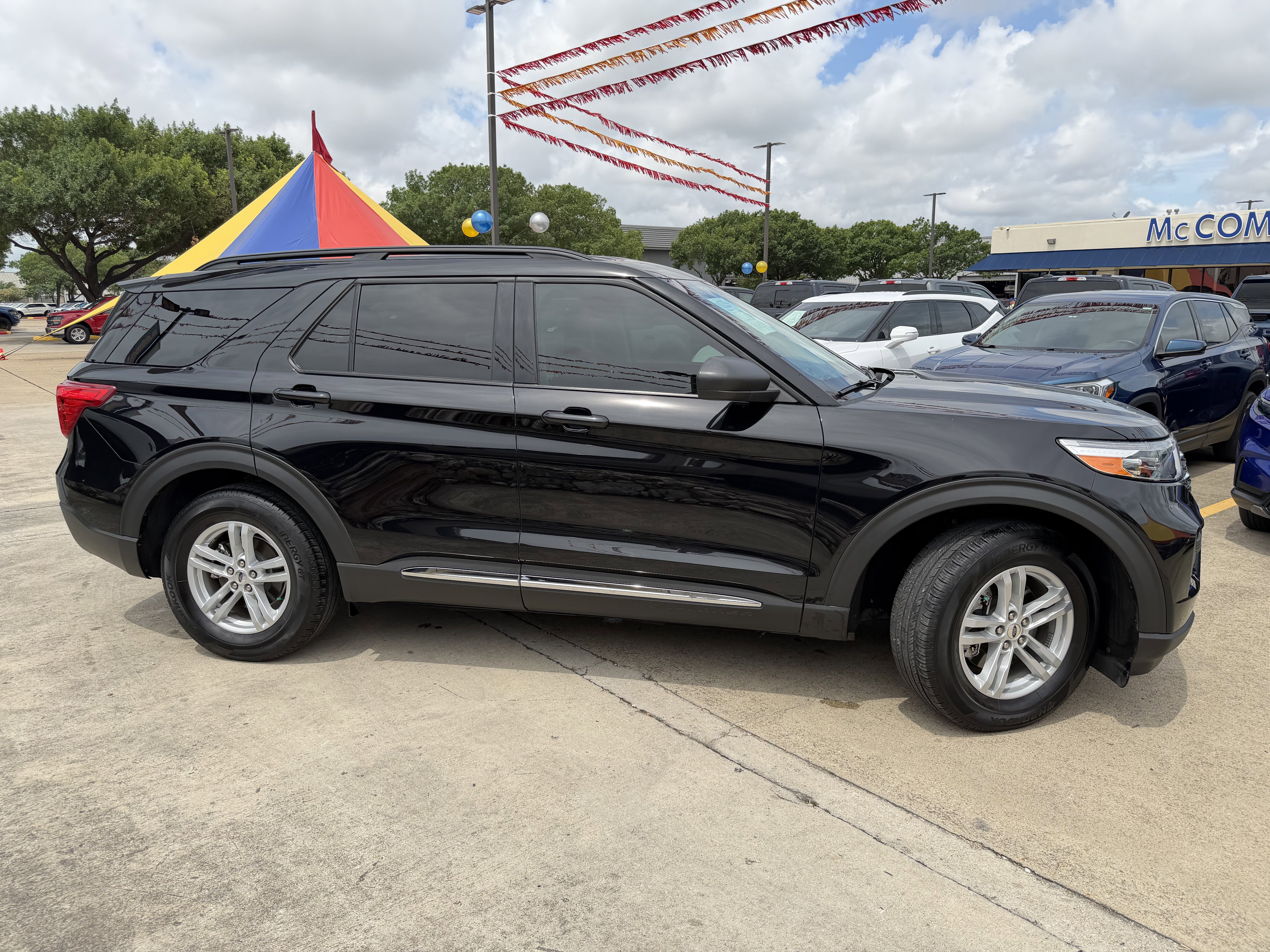 Used 2024 Ford Explorer XLT RWD image 4