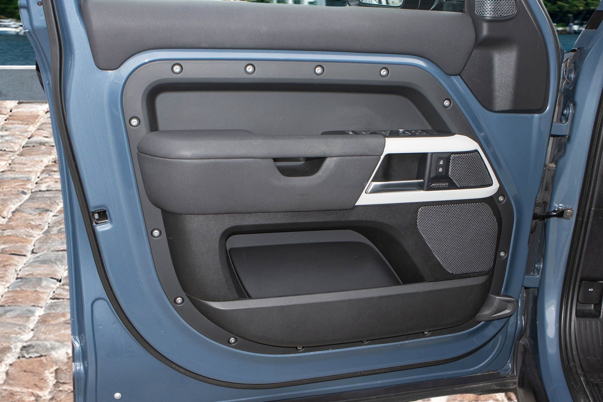 Used 2022 Land Rover Defender 110 SE image 10