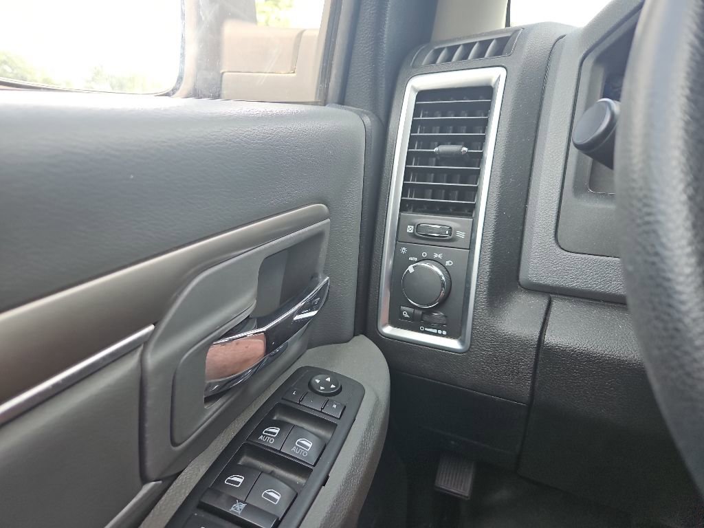 Used 2014 RAM 1500 Classic SLT AWD/4WD image 21