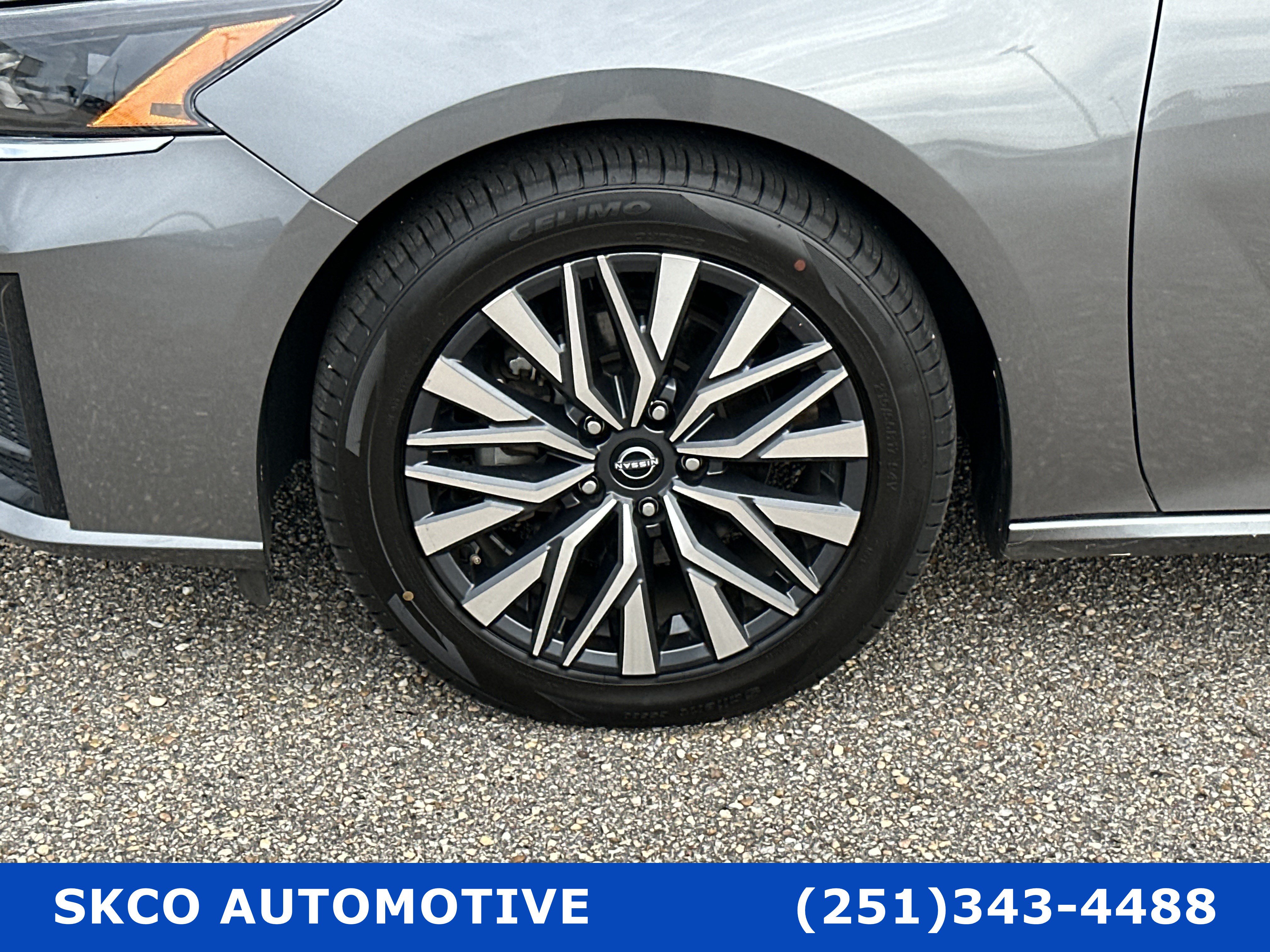 Used 2023 Nissan Altima 2.5 SV FWD image 9