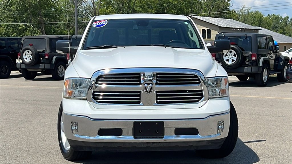 Used 2022 RAM 1500 Classic SLT w/ SLT Plus D￩cor Group image 3