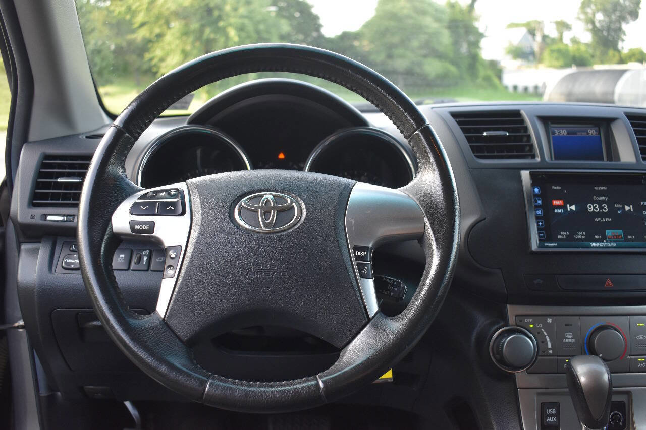 Used 2012 Toyota Highlander SE w/ Tow Pkg AWD/4WD image 21
