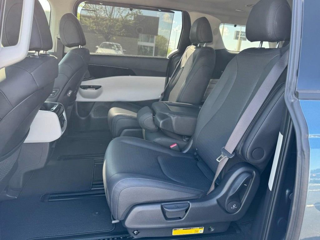 Used 2024 Kia Carnival SX Prestige image 11