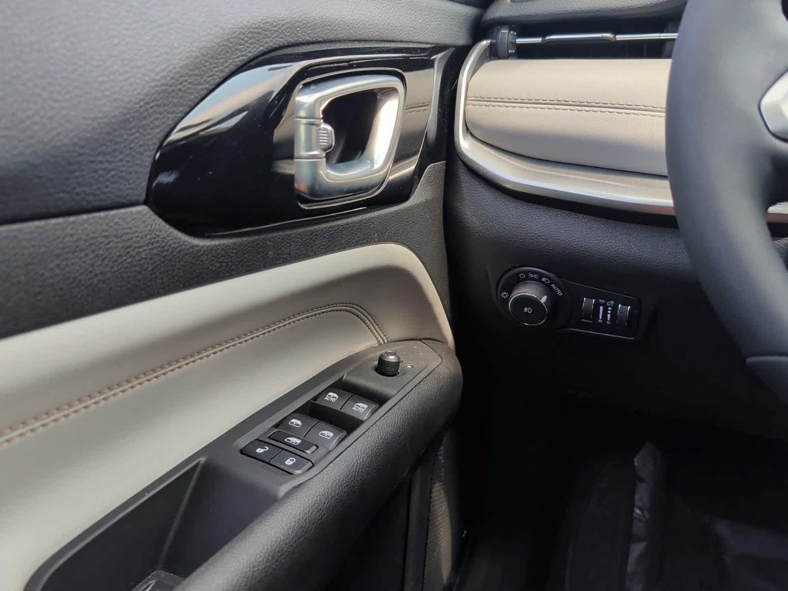 Used 2025 Jeep Compass Limited AWD/4WD image 21