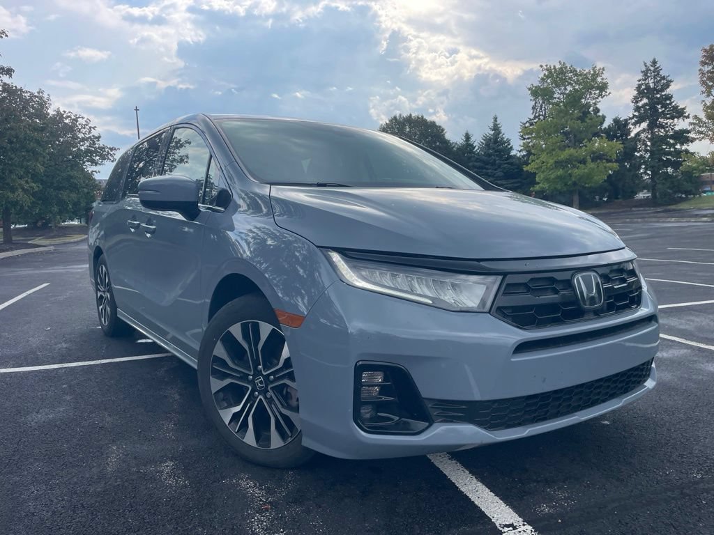 Used 2025 Honda Odyssey Elite image 4