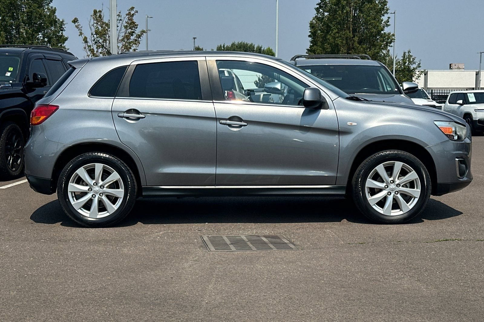 Used 2013 Mitsubishi Outlander Sport SE AWD/4WD image 3