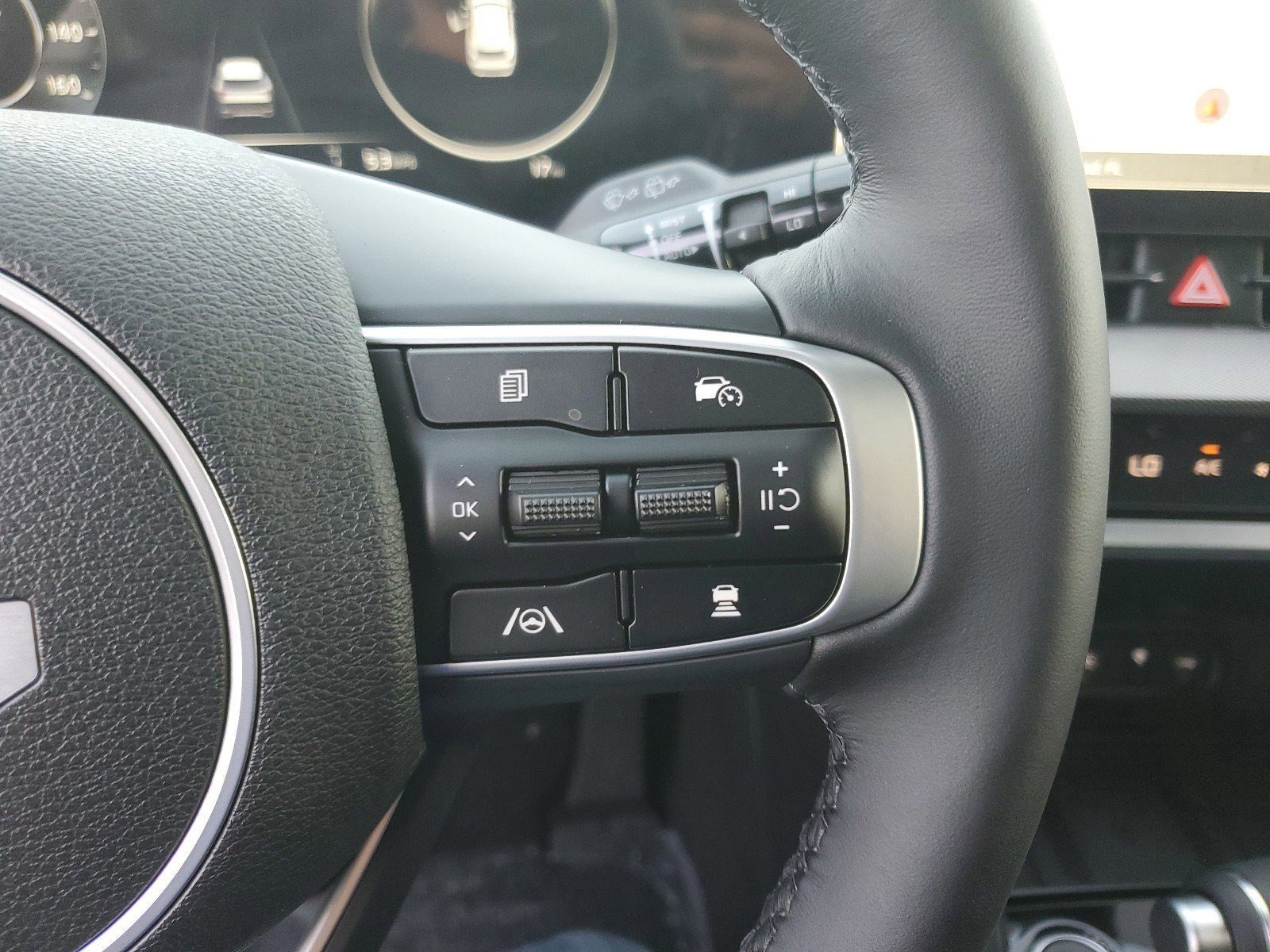 New 2025 Kia Sportage SX image 24