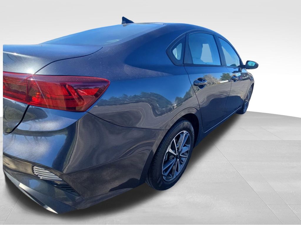 Used 2022 Kia Forte LXS image 11