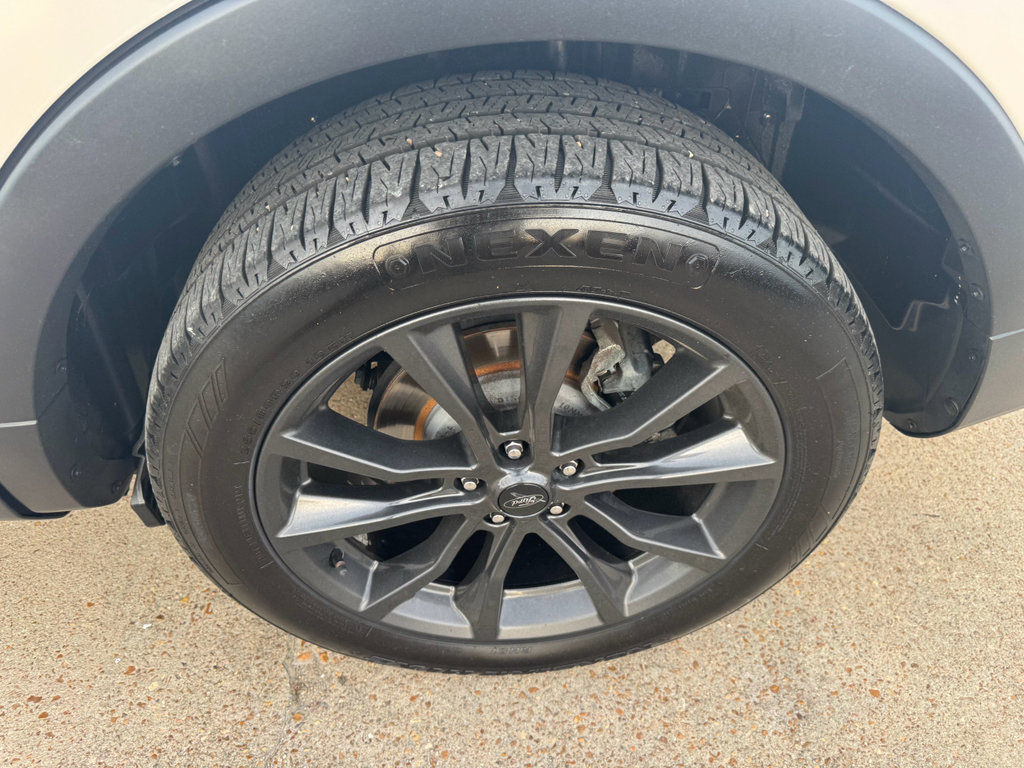 Used 2018 Ford Explorer XLT w/ Equipment Group 202A image 10