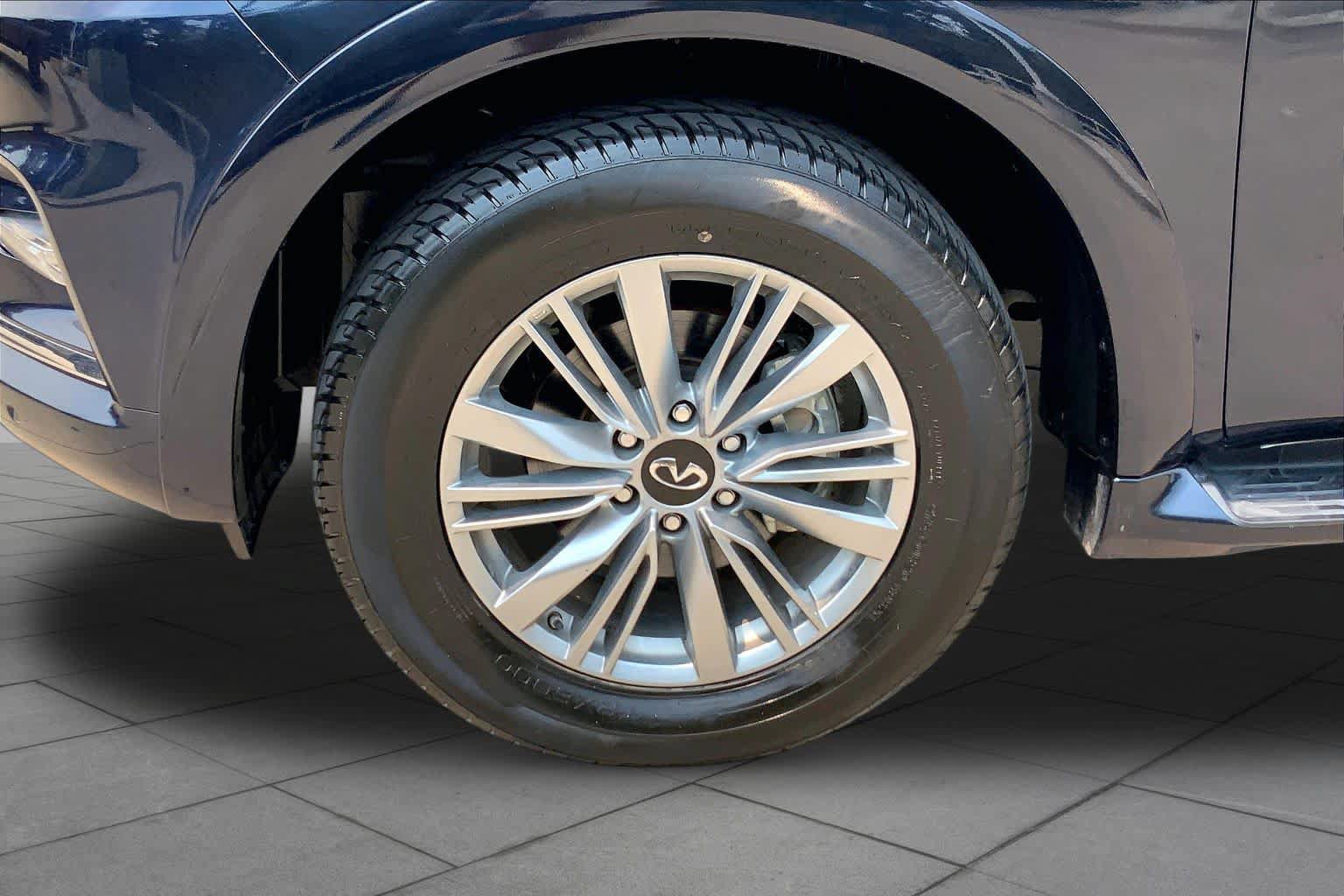 Used 2024 INFINITI QX80 Luxe RWD image 11