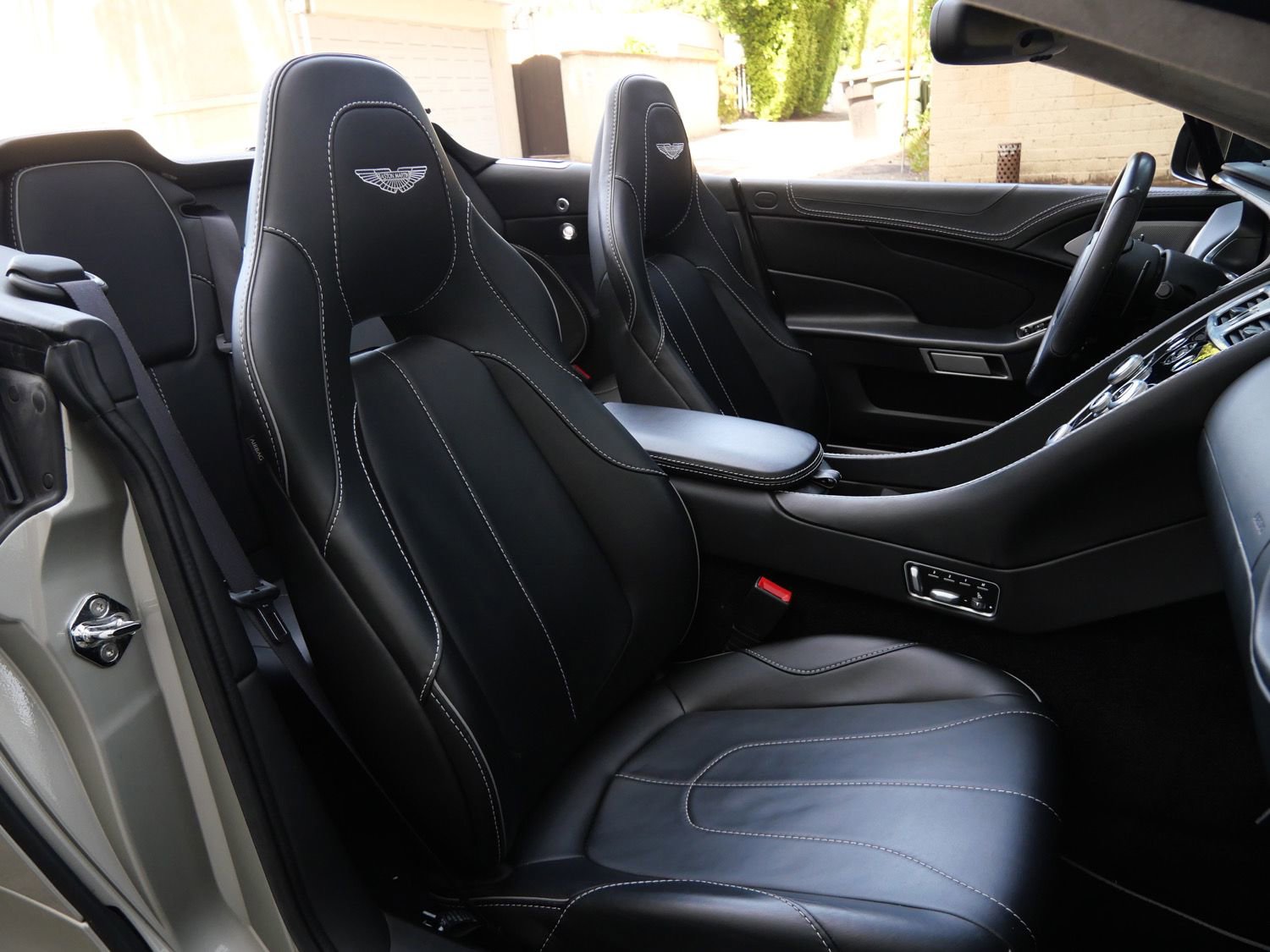 Used 2014 Aston Martin Vanquish Volante image 12