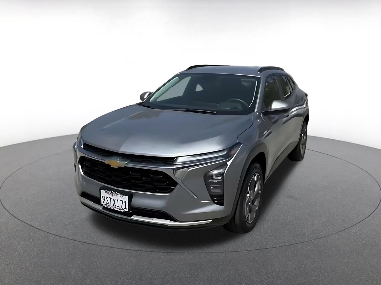 Used 2025 Chevrolet Trax LT FWD image 6