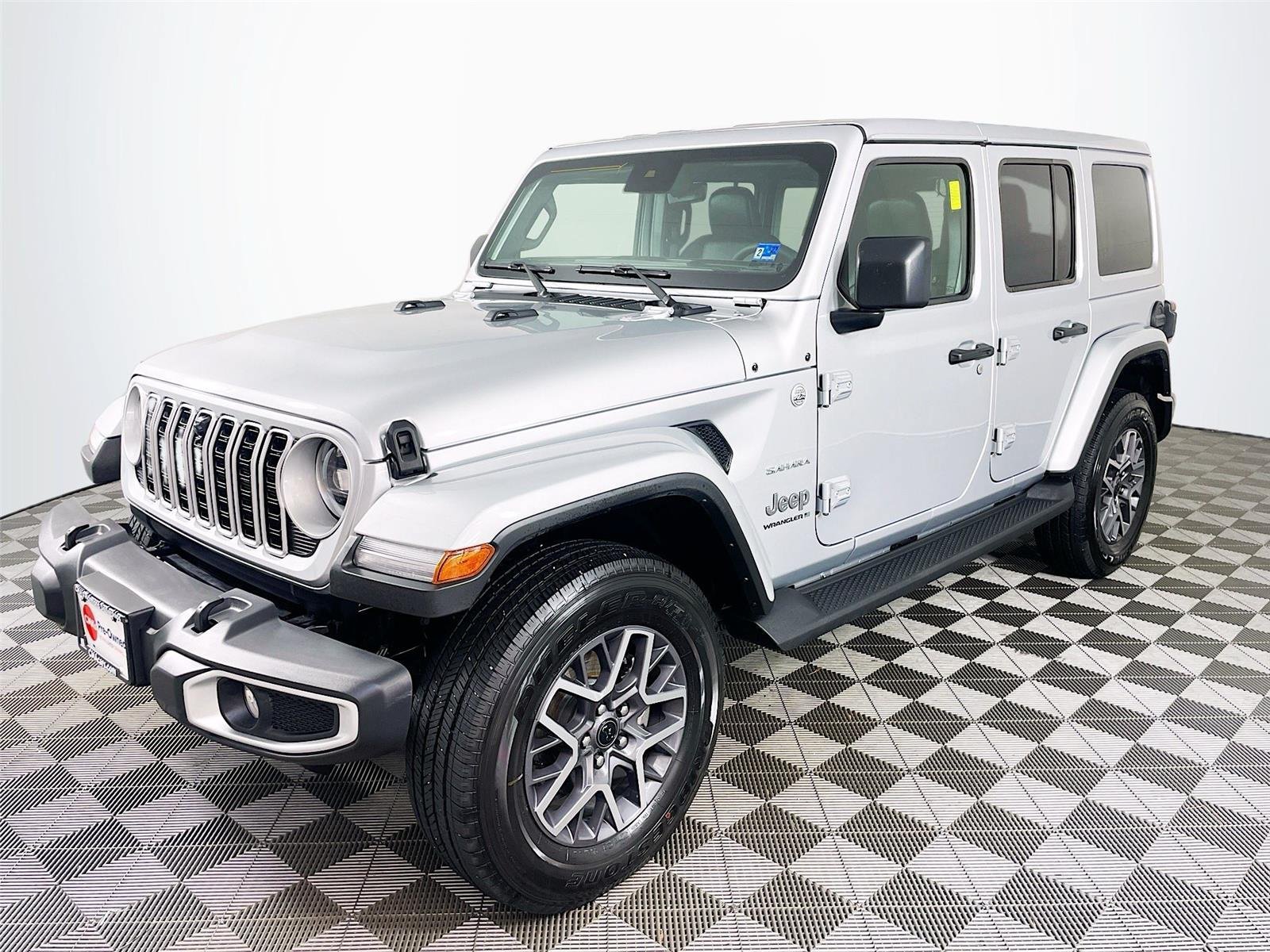 Used 2024 Jeep Wrangler Unlimited Sahara w/ Technology Group AWD/4WD image 3