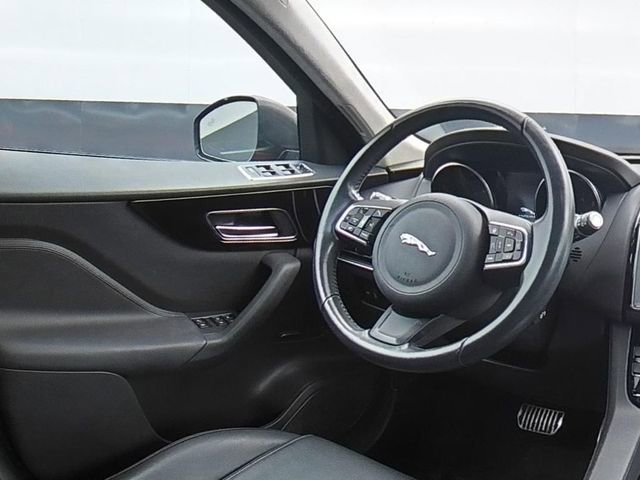 Used 2019 Jaguar F-PACE Premium AWD/4WD image 17