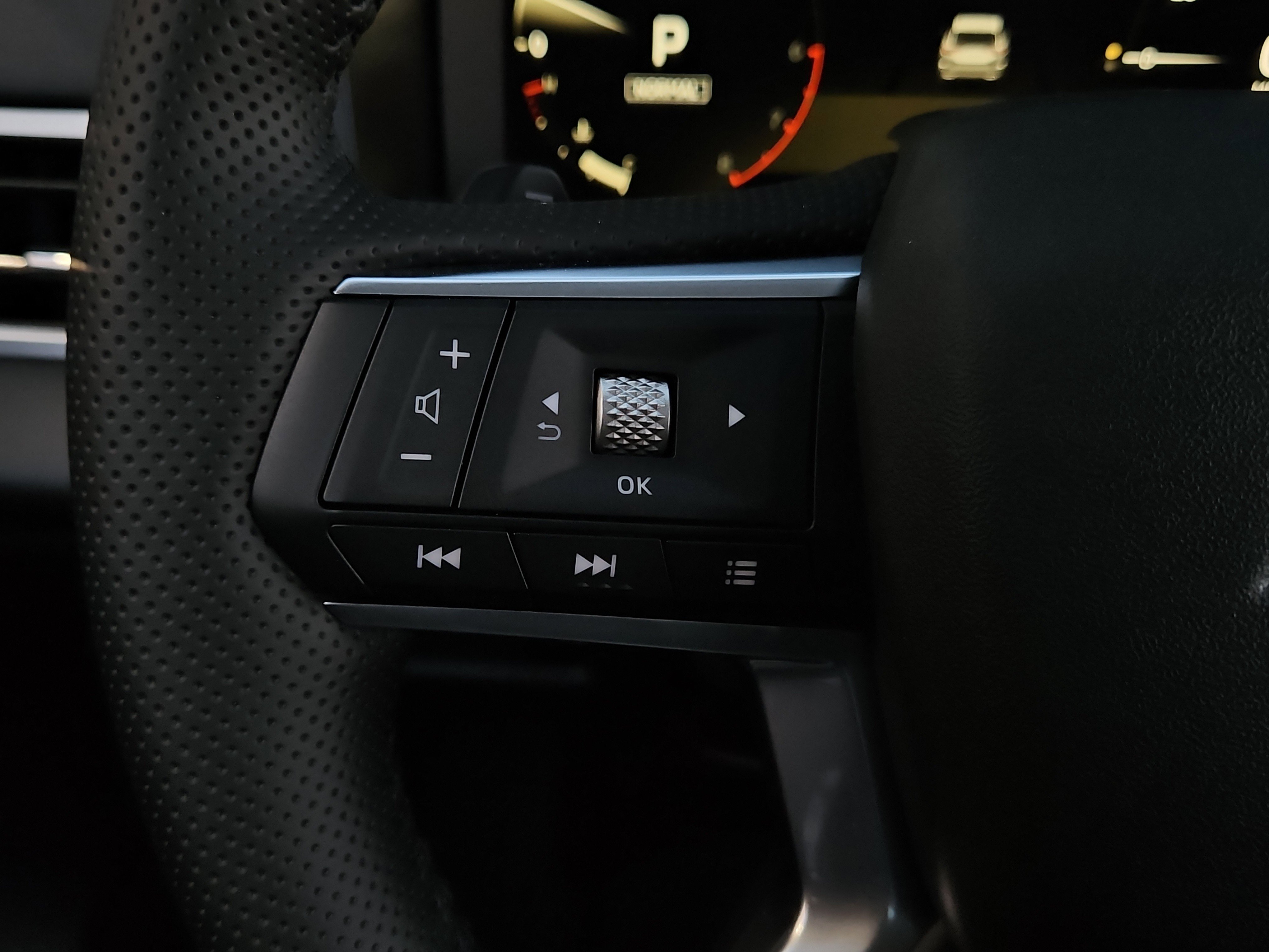 New 2025 Mitsubishi Outlander SE image 13