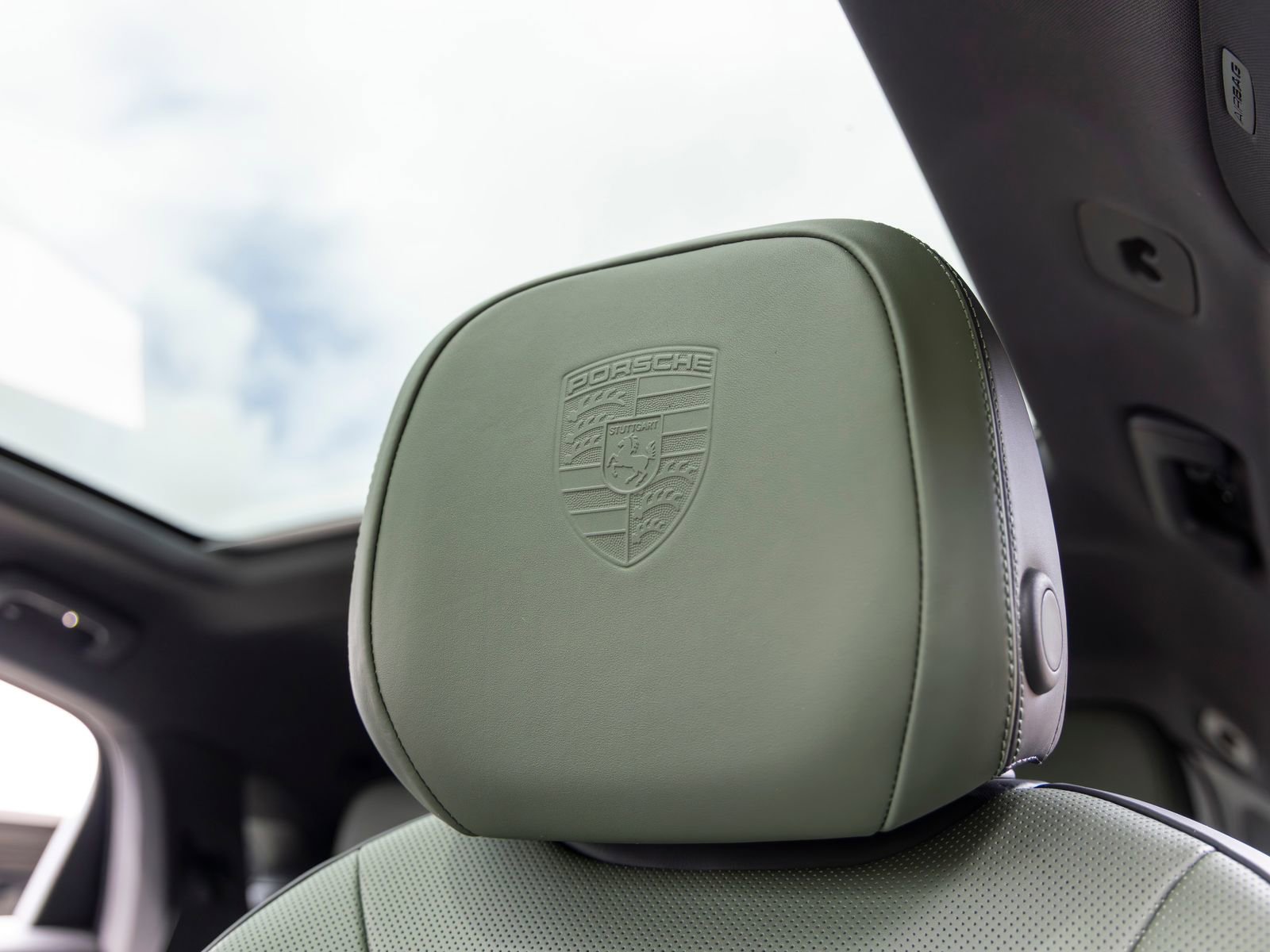 Certified 2024 Porsche Cayenne Coupe image 33