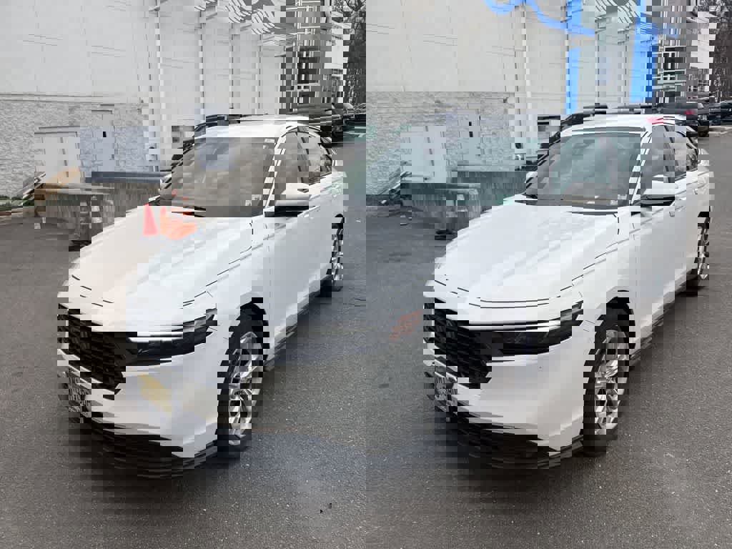 Certified 2023 Honda Accord LX image 4