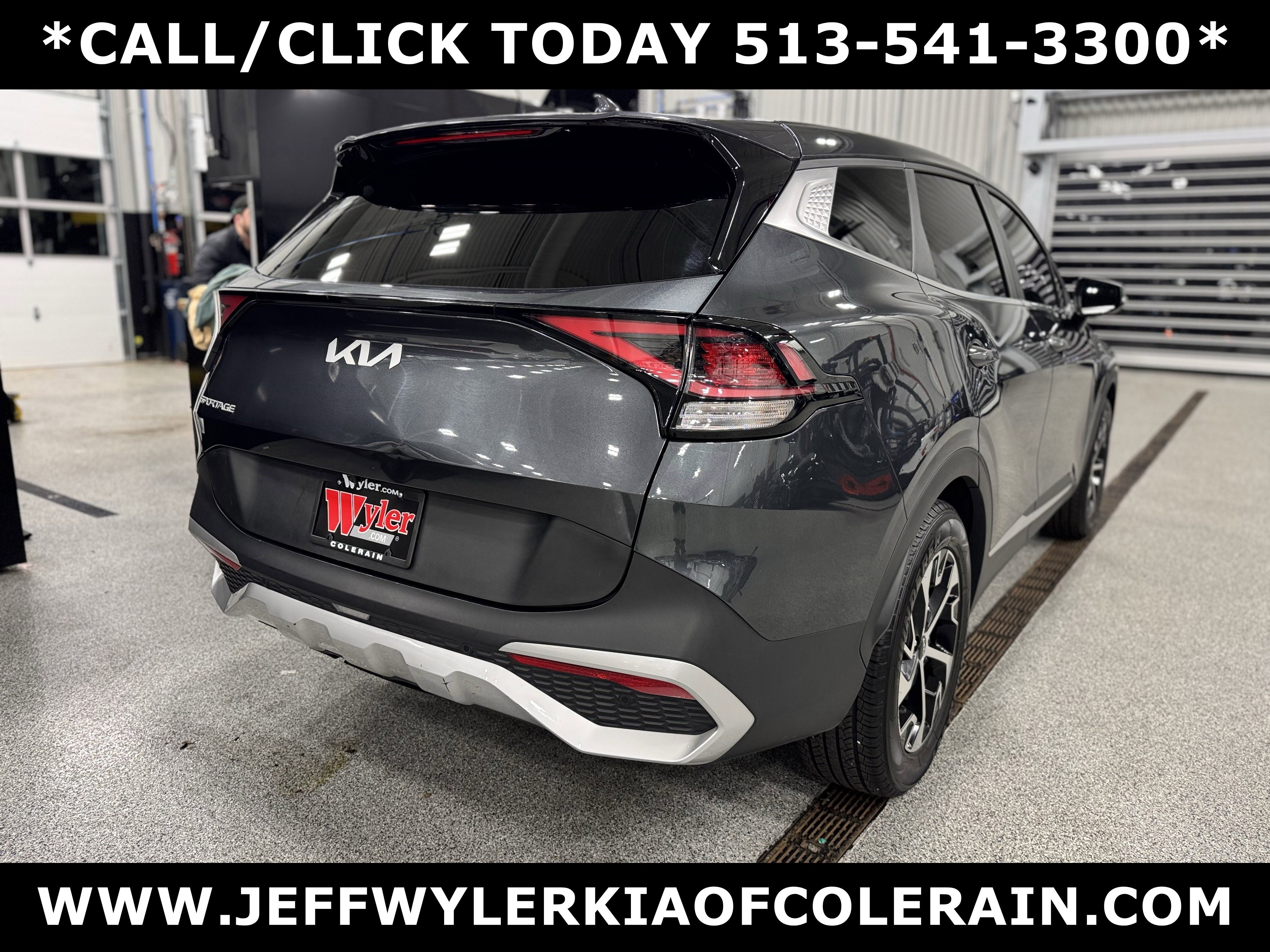 Used 2024 Kia Sportage EX image 3
