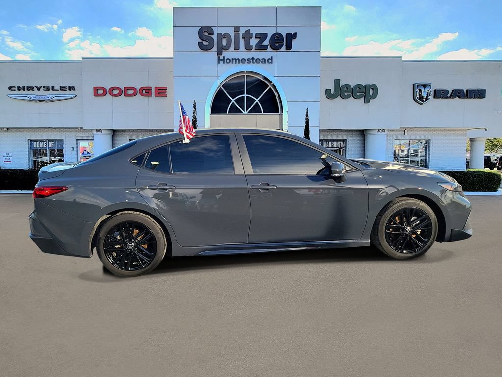 Used 2025 Toyota Camry SE w/ Convenience Package FWD image 4