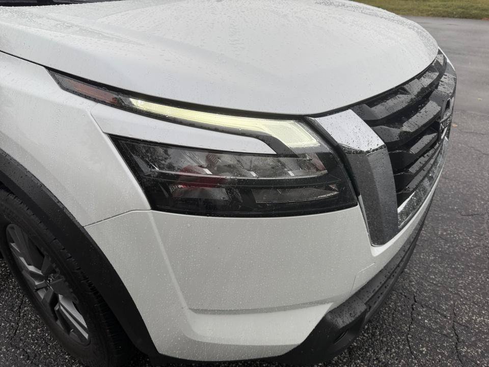 Used 2025 Nissan Pathfinder SV FWD image 24