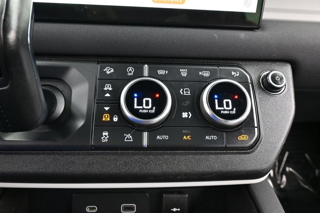 Used 2023 Land Rover Defender 130 SE AWD/4WD image 27