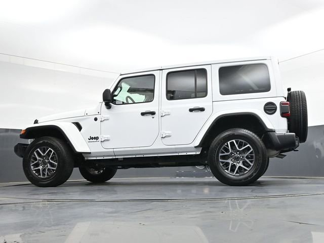 Used 2025 Jeep Wrangler Sahara image 34