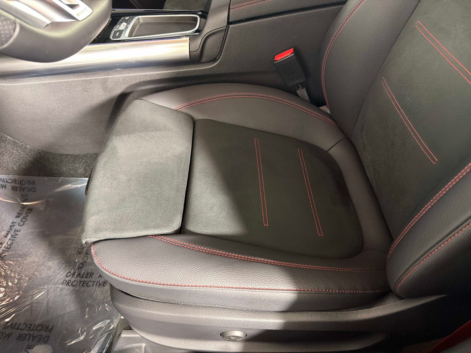 Used 2025 Mercedes-Benz GLA 35 AMG 4MATIC image 40