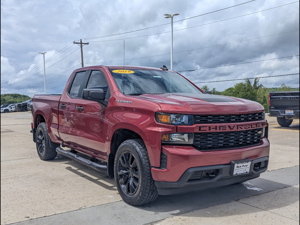 Used 2019 Chevrolet Silverado 1500 Custom w/ Custom Value Package AWD/4WD image 5