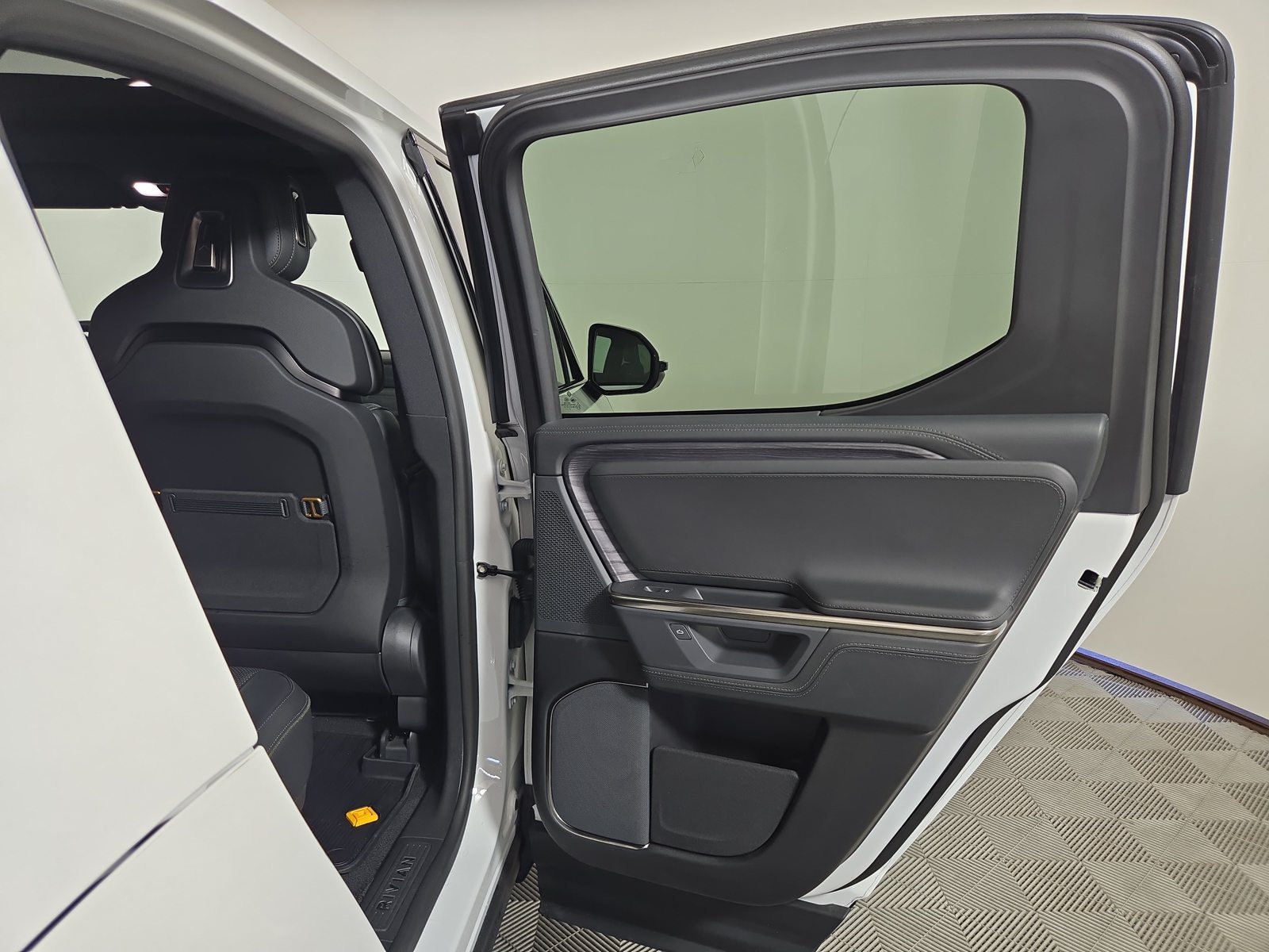 Used 2025 Rivian R1T Adventure Dual AWD/4WD image 19
