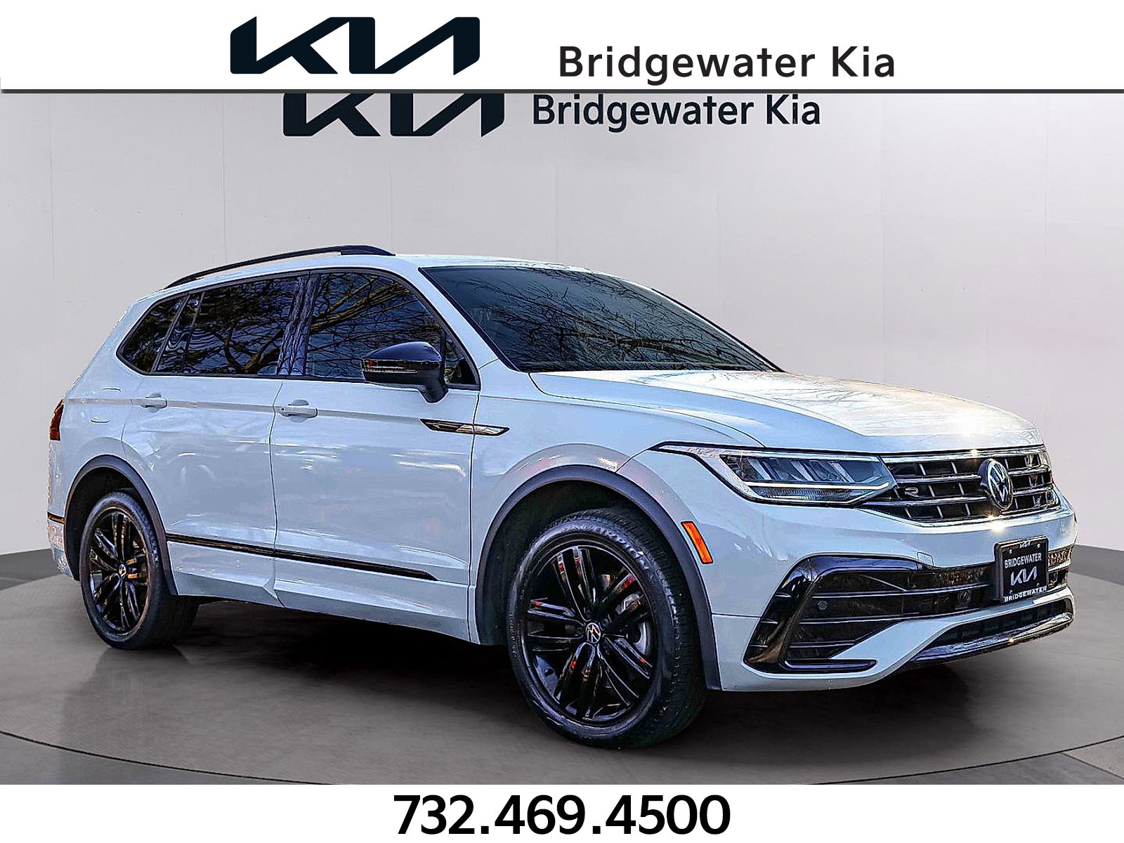 Used 2022 Volkswagen Tiguan SE R-Line image 1