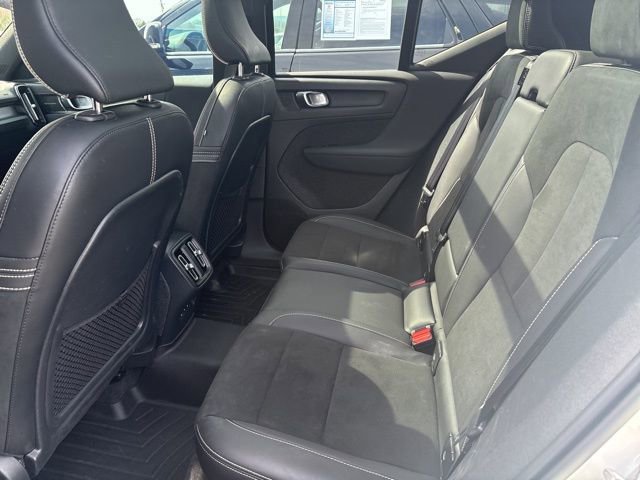 Used 2022 Volvo XC40 T5 R-Design w/ Advanced Package image 6