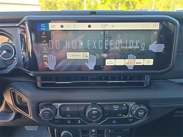 New 2025 Jeep Gladiator Rubicon image 17