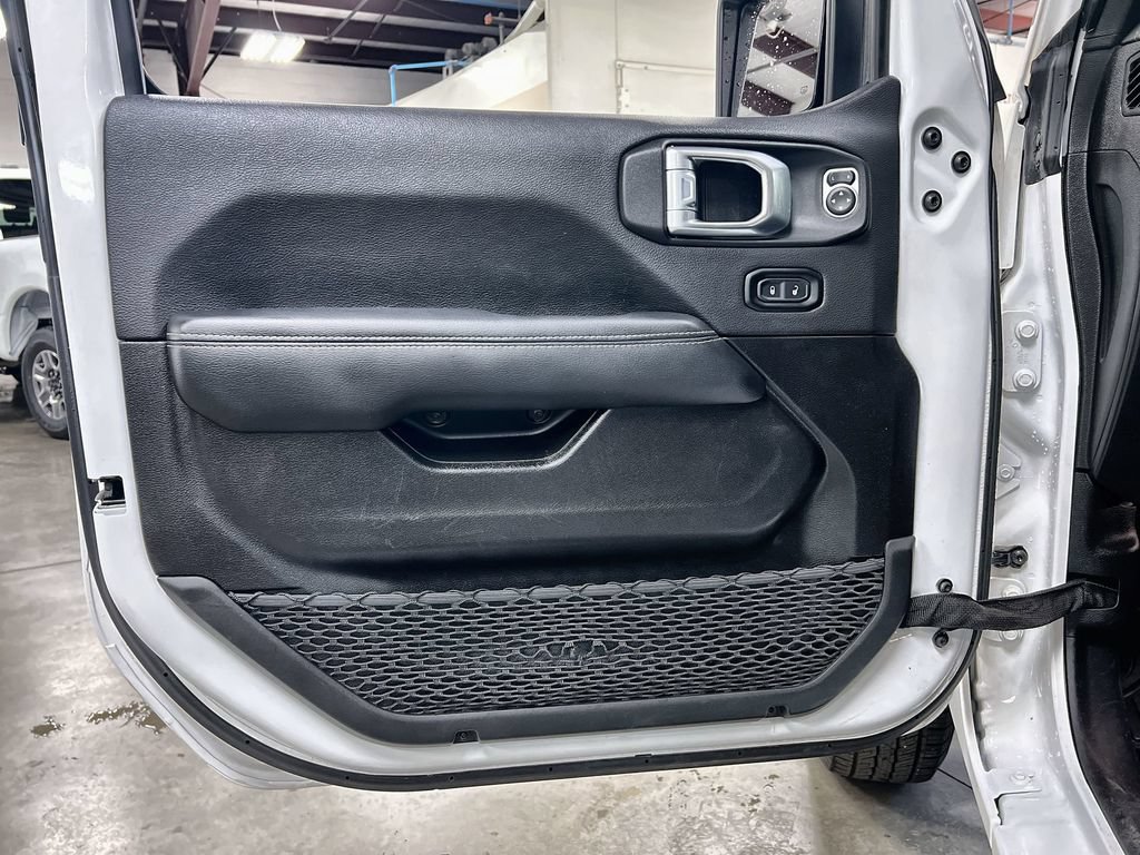 Used 2023 Jeep Gladiator Overland AWD/4WD image 16