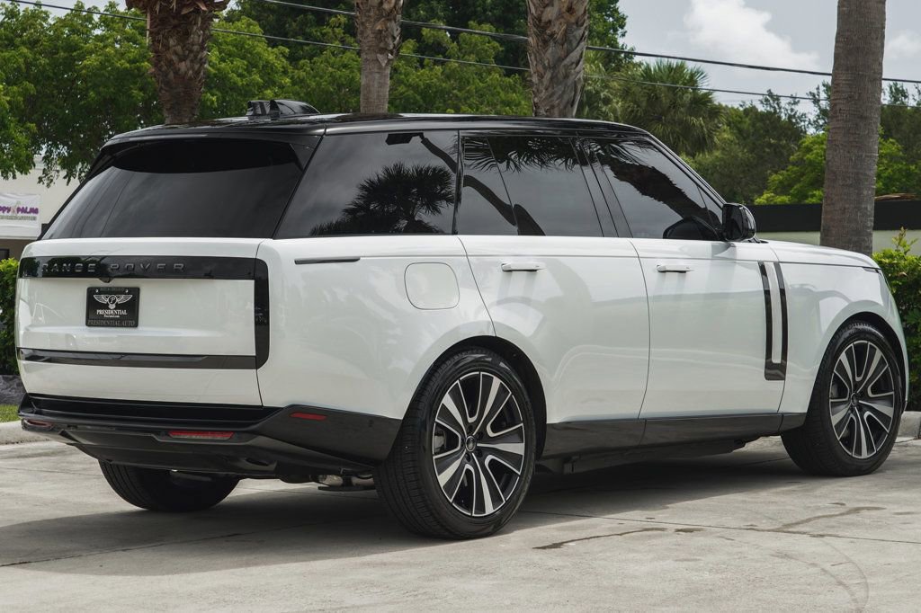 Used 2025 Land Rover Range Rover SE AWD/4WD image 8