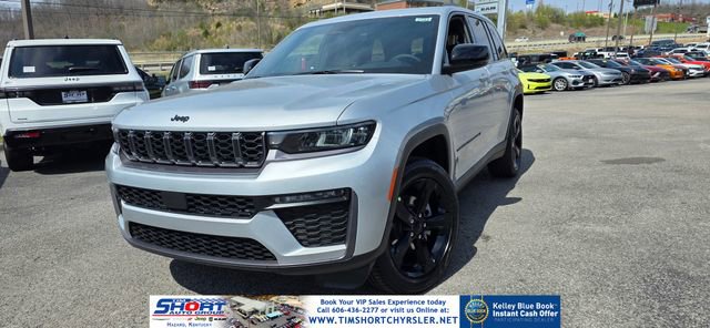 New 2026 Jeep Grand Cherokee Limited w/ Limited Altitude Package AWD/4WD image 4