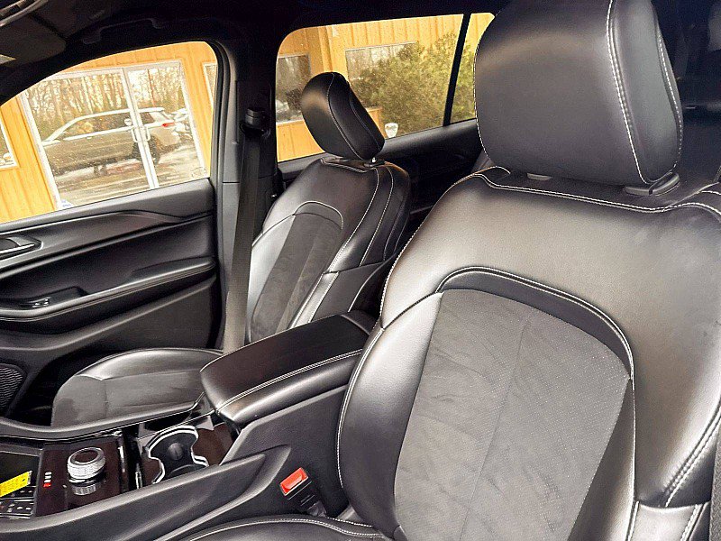 Used 2023 Jeep Grand Cherokee L Laredo image 10