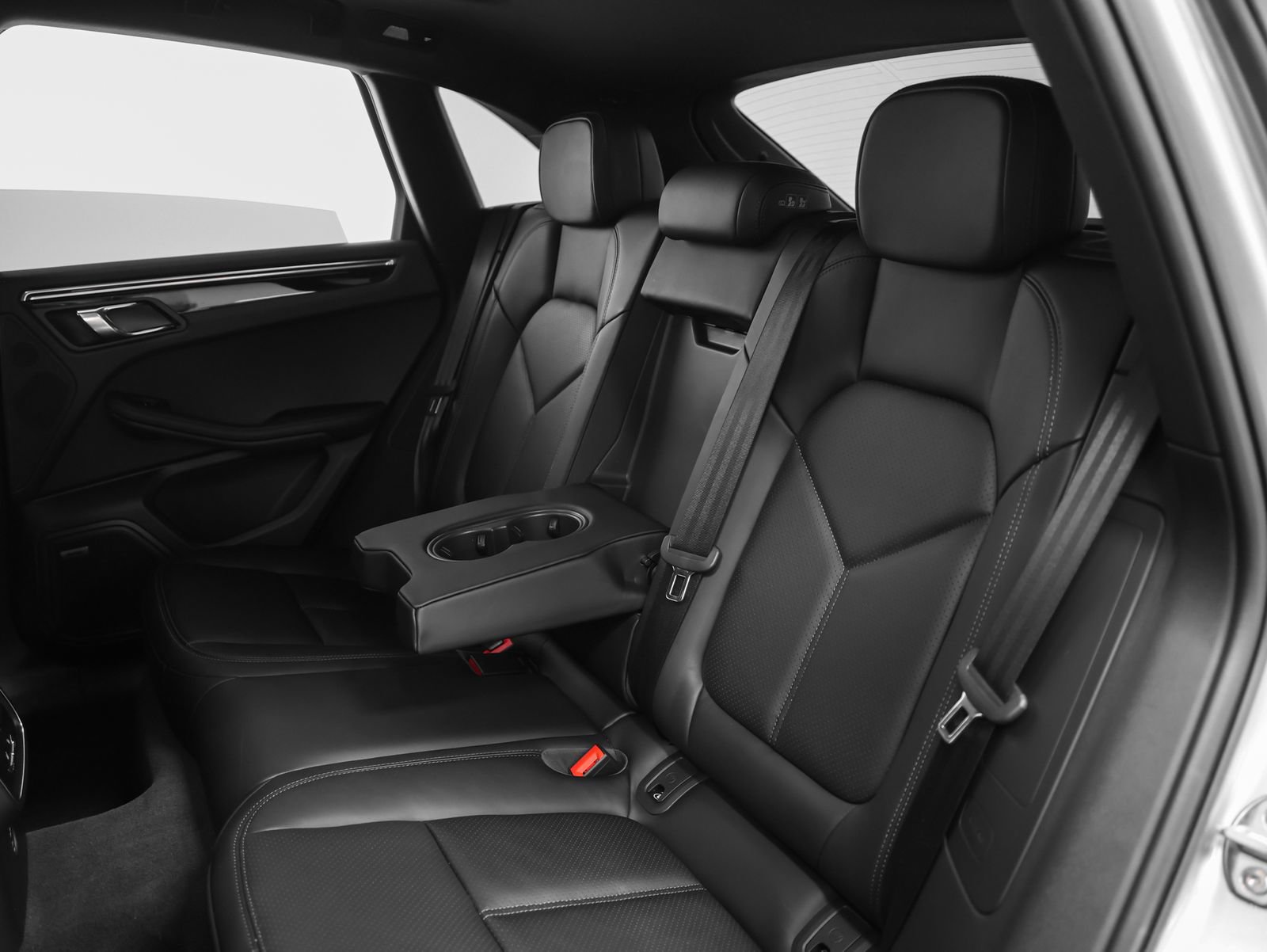 Certified 2026 Porsche Macan image 43