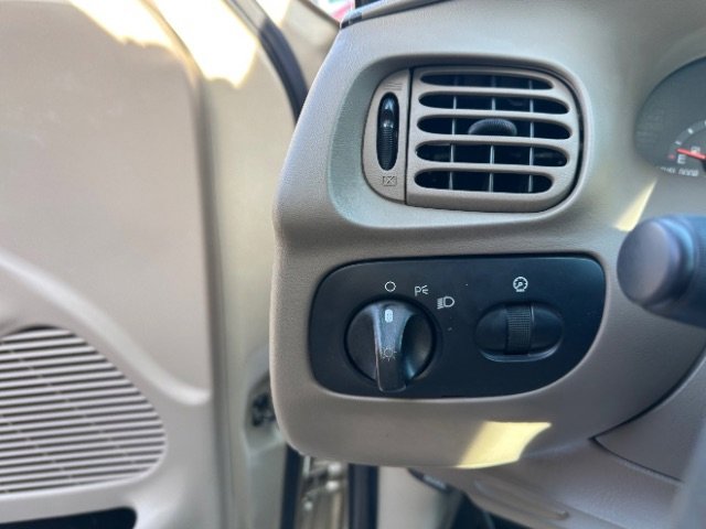 Used 2000 Ford F150 XLT image 19