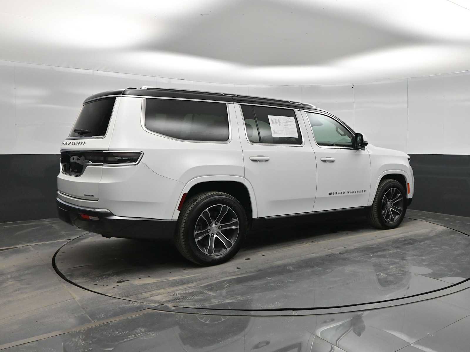 Used 2022 Jeep Grand Wagoneer Series I AWD/4WD image 8