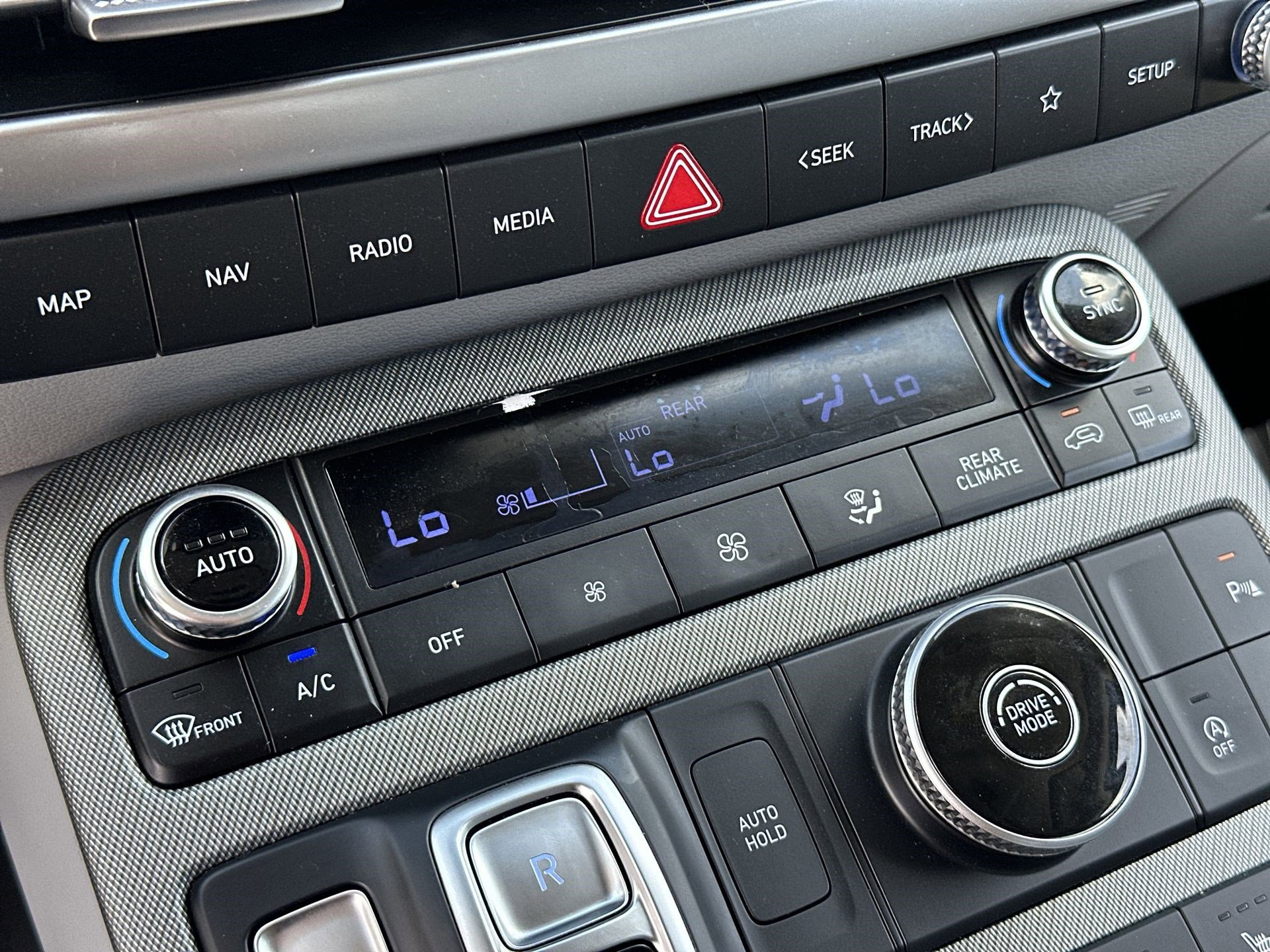 Used 2024 Hyundai Palisade SEL w/ Premium Package image 17