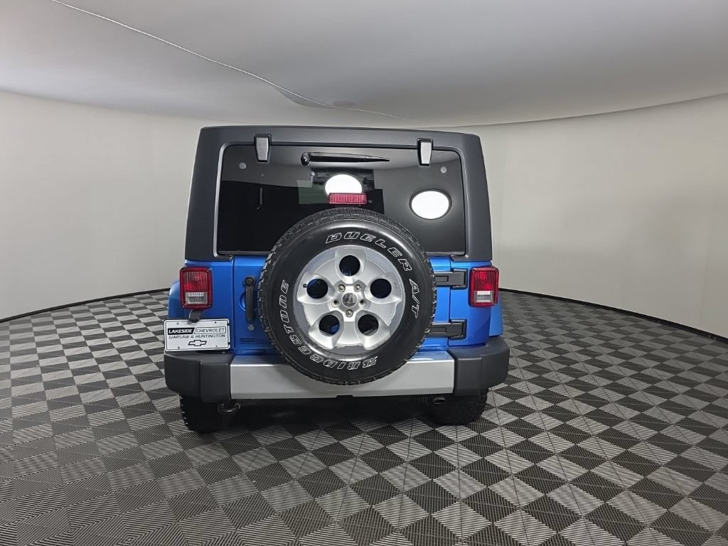 Used 2015 Jeep Wrangler Unlimited Sahara w/ Connectivity Group AWD/4WD image 4