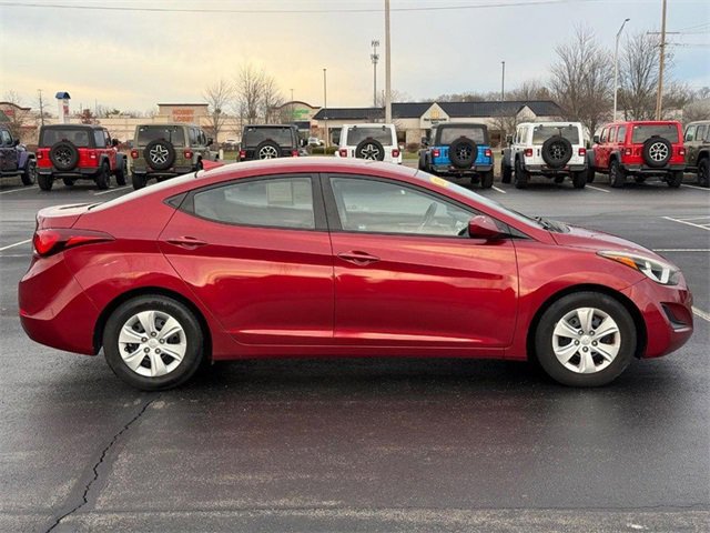 Used 2016 Hyundai Elantra SE image 2