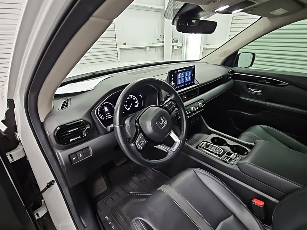 Used 2025 Honda Pilot EX-L image 12