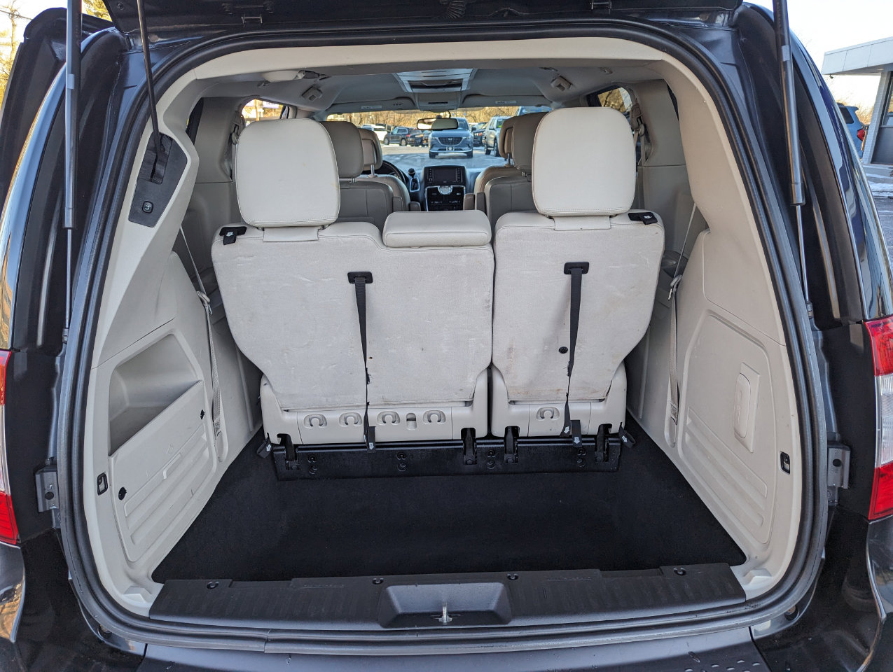 Used 2013 Chrysler Town & Country Touring image 45