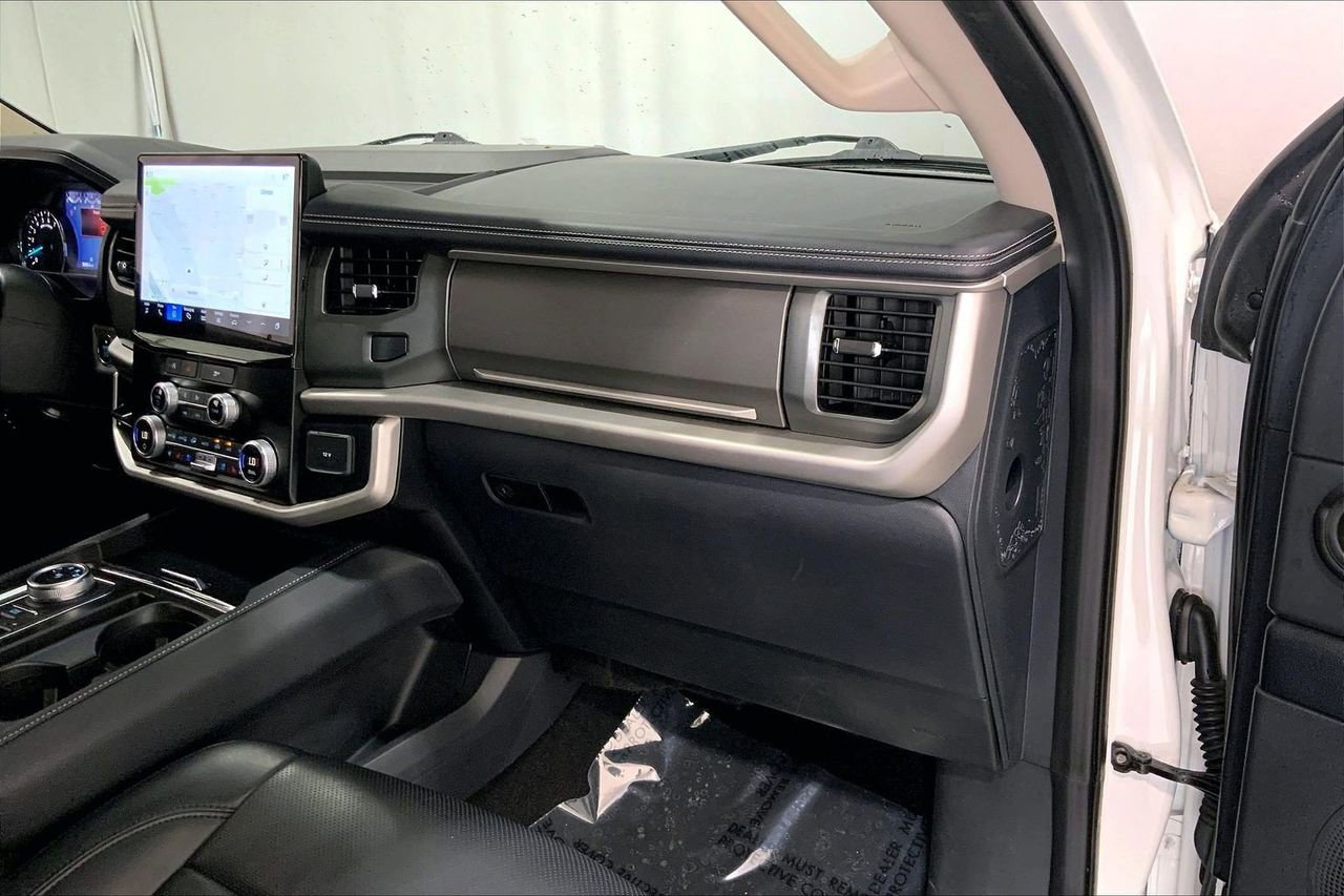Certified 2024 Ford Expedition XLT RWD image 16
