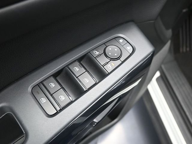 Used 2024 Nissan Pathfinder SV image 33