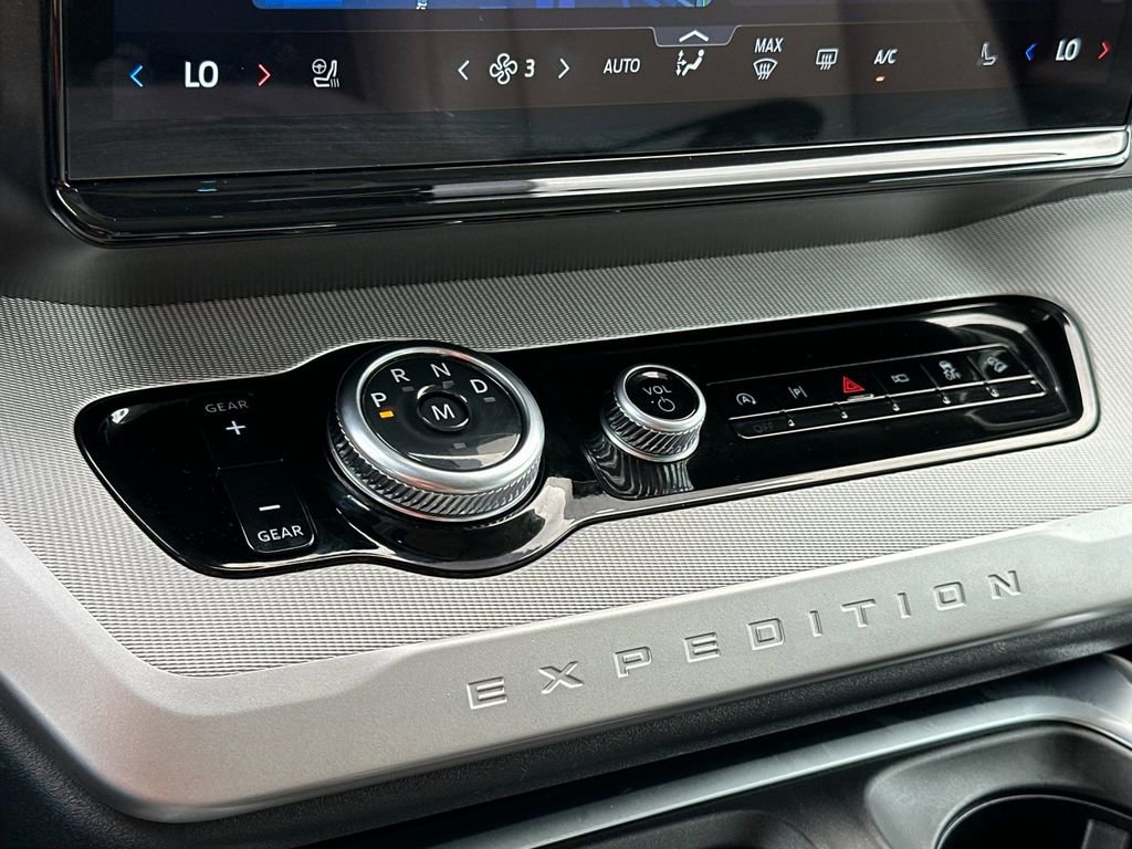 Certified 2025 Ford Expedition Active image 21