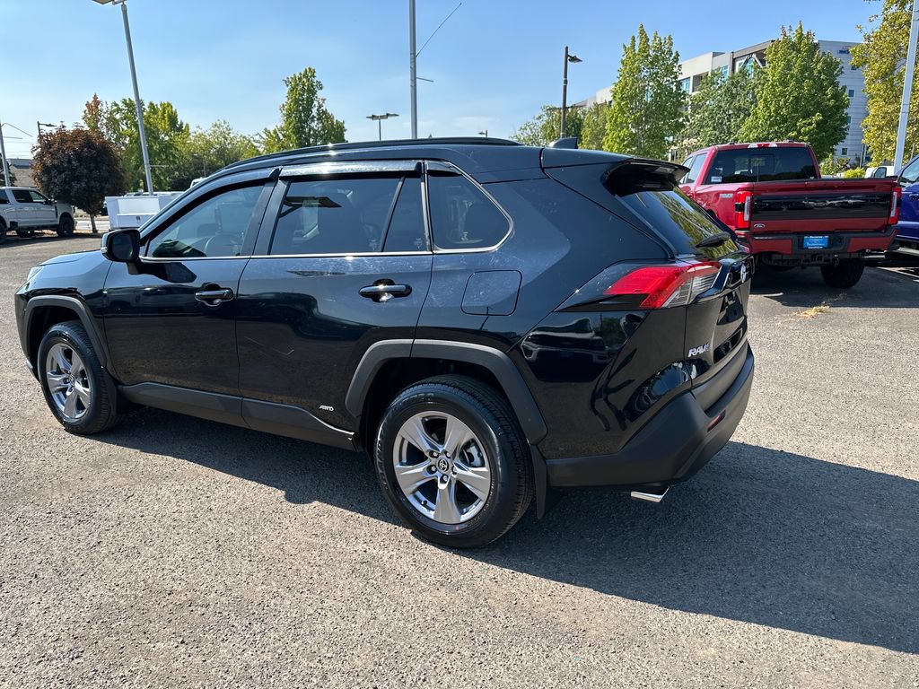Used 2023 Toyota RAV4 XLE AWD/4WD image 4