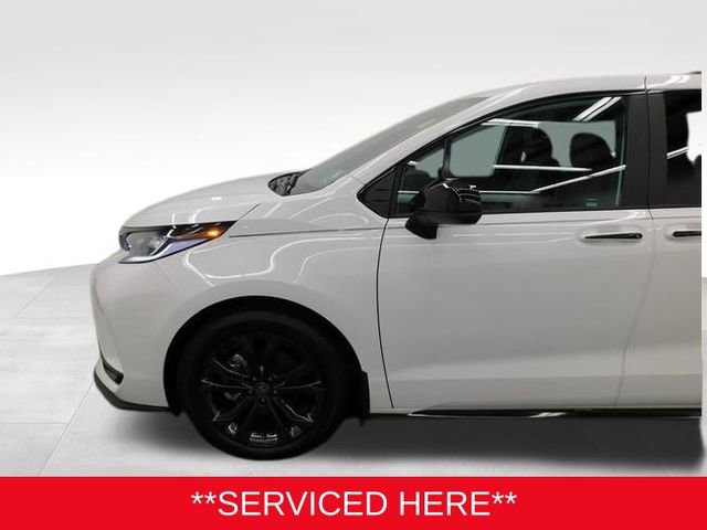 Used 2025 Toyota Sienna XSE image 17